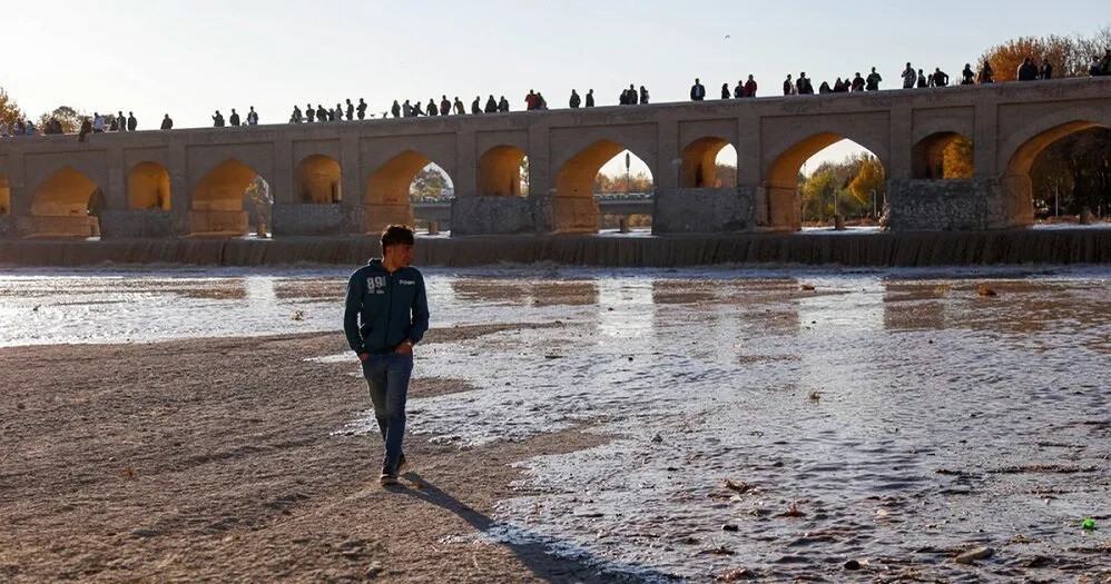 Tổng thống Iran cảnh báo "thảm họa" nghiêm trọng chưa từng có, người dân có thể phải rời bỏ Tehran  - 2