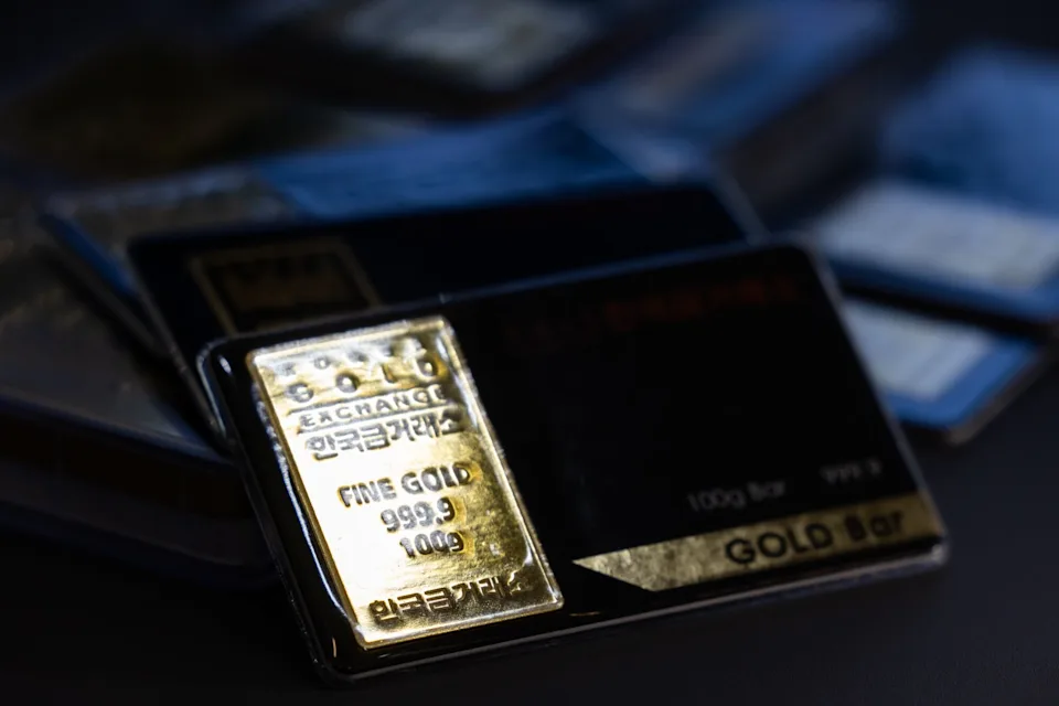 Giá vàng nhảy vọt dù không có tin mới: Bí ẩn phía sau cú tăng? - 1