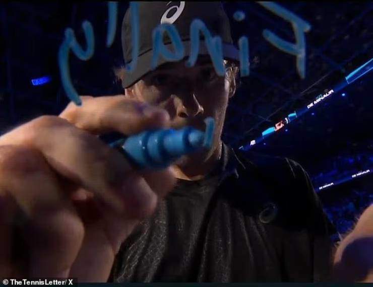 Alcaraz vào bán kết ATP Finals có kỷ lục vượt "BIG 3", De Minaur trở về từ vực thẳm - 1