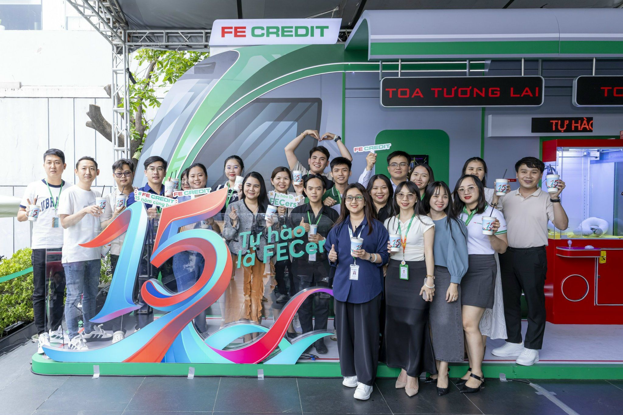 FE CREDIT 15 năm: Thành công từ con người và văn hóa doanh nghiệp - 1