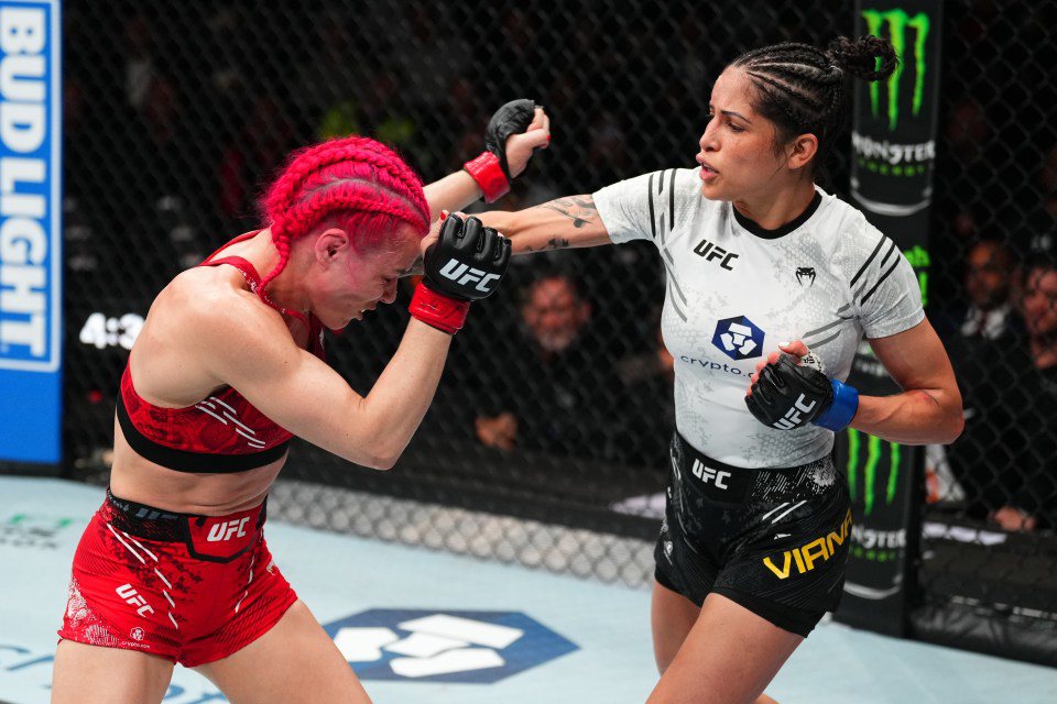 Mỹ nhân nóng bỏng nhất UFC khoe 3 vòng bầm tím sau buổi tập vật khắc nghiệt - 2