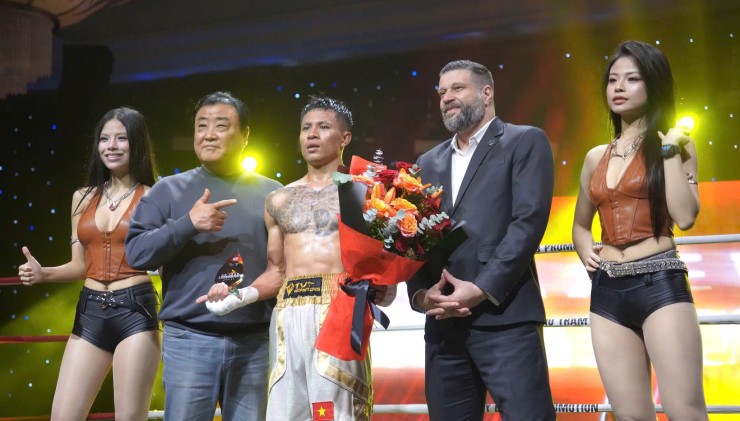 Trần Văn Thảo hạ knock-out võ sĩ Thái Lan tại sự kiện boxing danh giá - 3