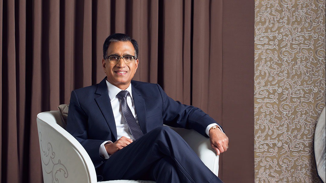 Kiếm bộn tiền, trở thành tỷ phú nhờ bán trang sức cưới - 1