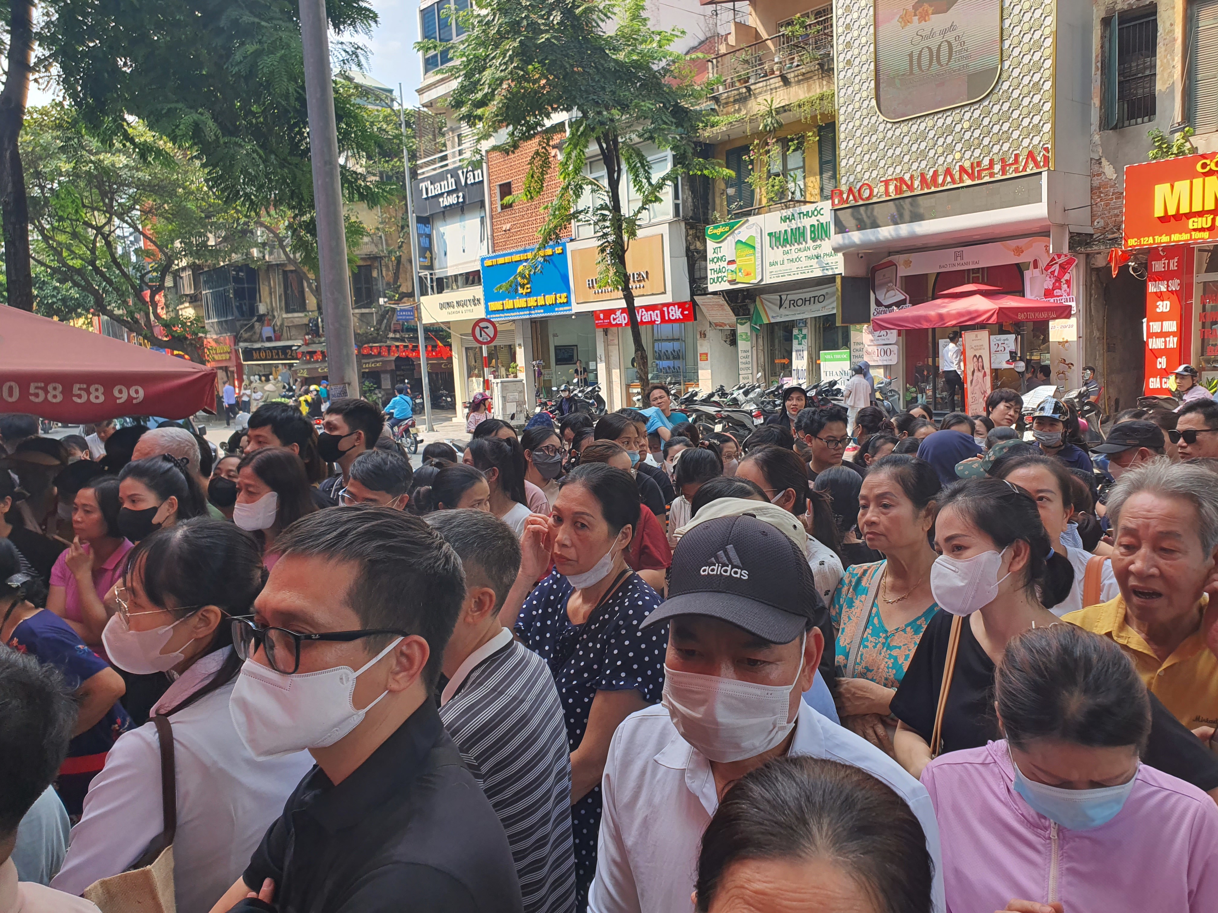 Giá vàng tăng giảm thất thường, nhà đầu tư kì cựu hé lộ nguyên nhân khiến nhiều người thua lỗ - 3
