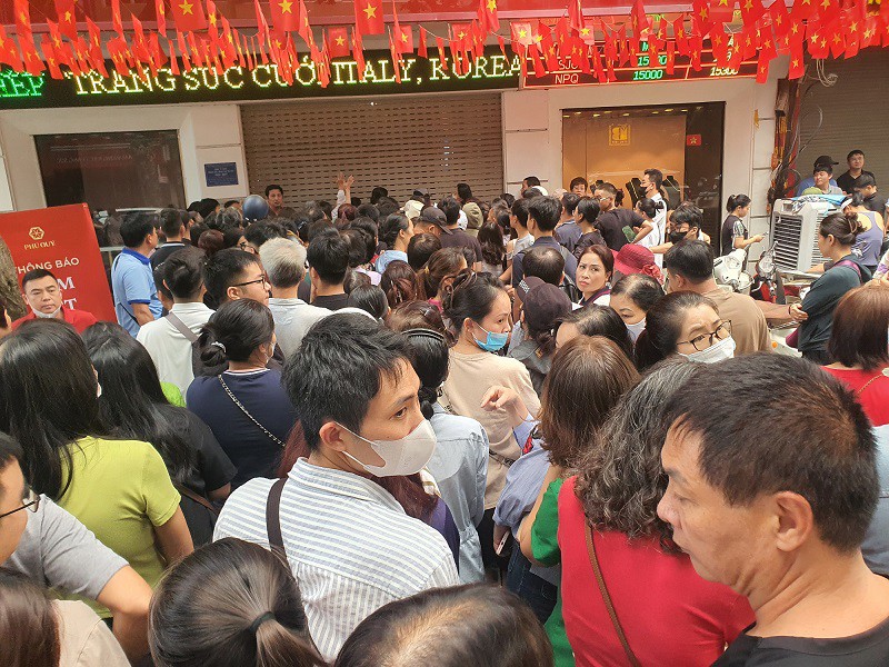 Giá vàng tăng giảm thất thường, nhà đầu tư kì cựu hé lộ nguyên nhân khiến nhiều người thua lỗ - 1