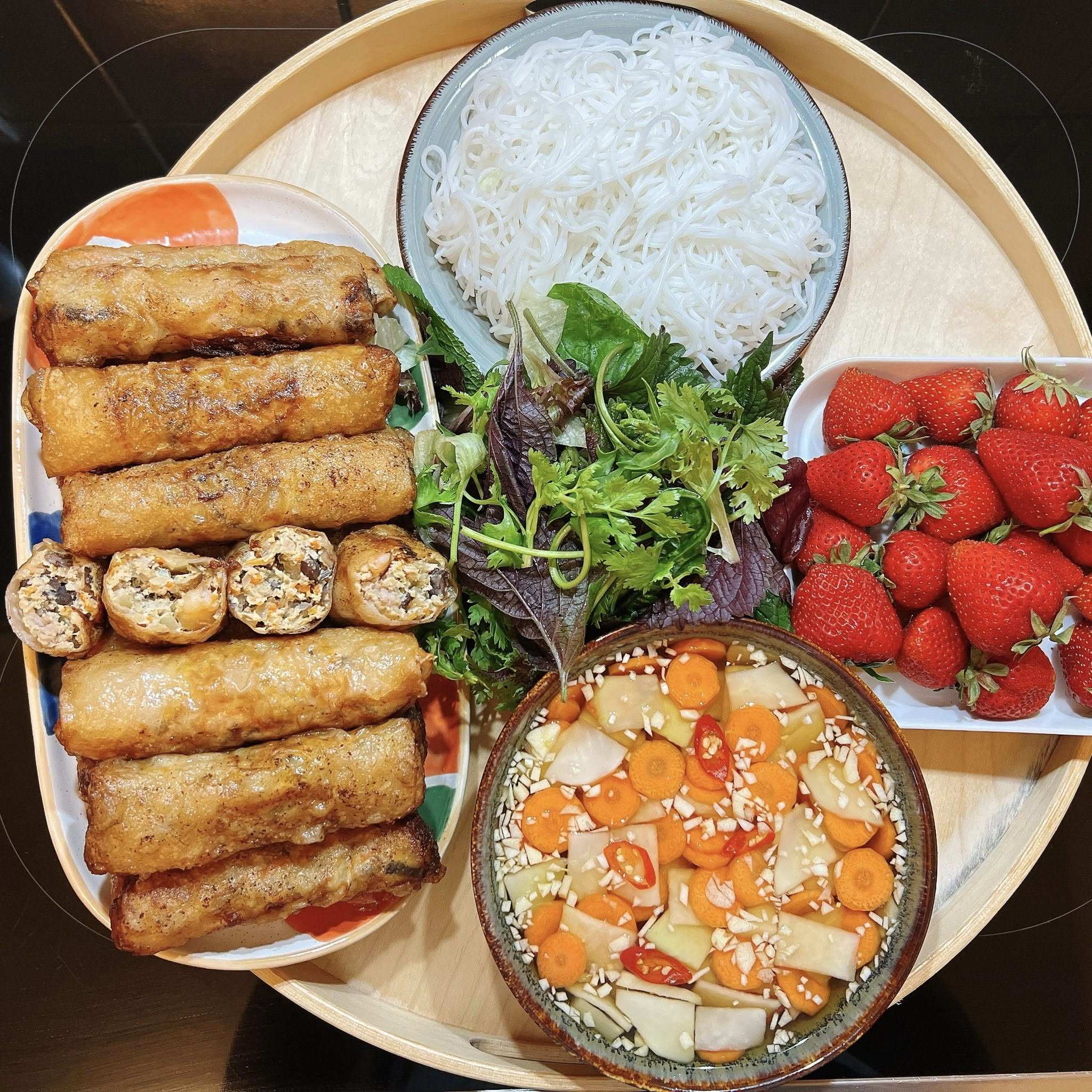 Những bữa cơm nhà cực khéo của mẹ đảm người Việt trên đất Đức - 2