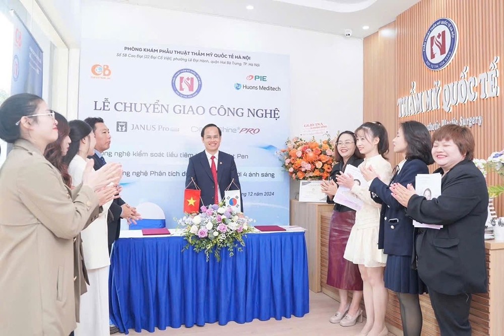 Profile “khủng” của chuyên gia phẫu thuật thẩm mỹ Bác sĩ Hoàng Văn Hồng trong dàn Giám khảo Chung kết Hoa Hậu - 2