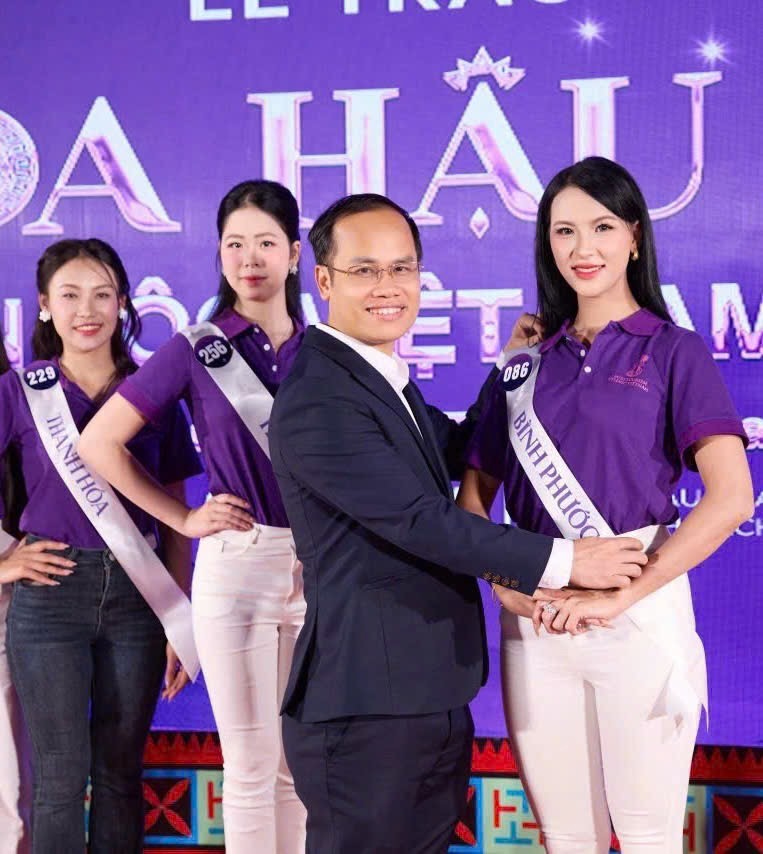 Profile “khủng” của chuyên gia phẫu thuật thẩm mỹ Bác sĩ Hoàng Văn Hồng trong dàn Giám khảo Chung kết Hoa Hậu - 3