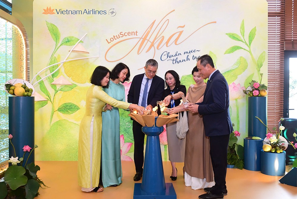 Vietnam Airlines “kể chuyện bằng hương sen” với hệ sinh thái mùi hương Nhã trên toàn hành trình bay - 1
