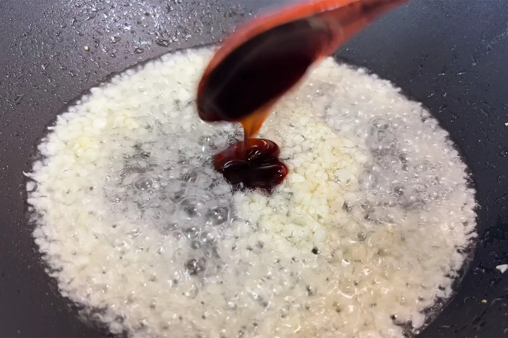 Xào rau muống chỉ cần nhớ 3 mẹo này, rau xanh mướt không bị thâm đen - 6