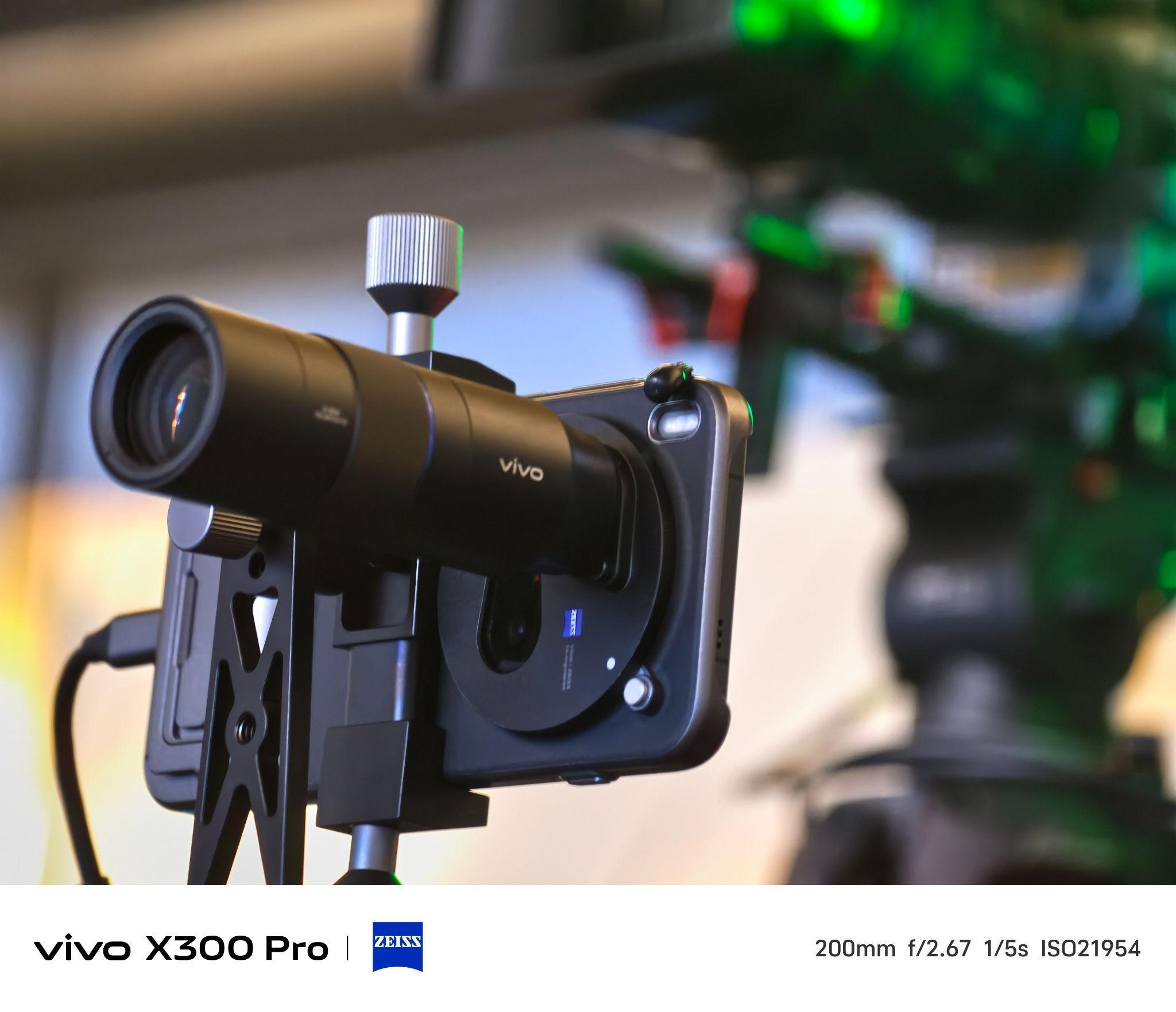 vivo X300 Series ra mắt tại Việt Nam: Bộ đôi vua camera ZEISS 200MP thiết lập tiêu chuẩn mới trong kỷ nhiếp ảnh di động - 1