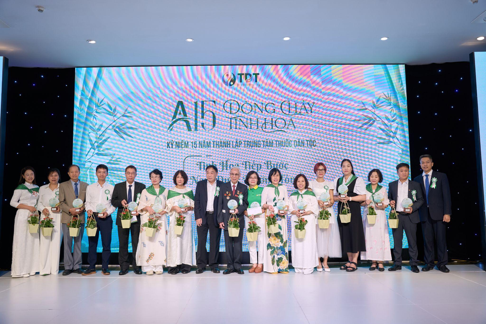 Bác sĩ Đỗ Thanh Hà và chặng đường 15 năm ứng dụng tinh hoa thuốc Nam tại Thuốc Dân Tộc - 5