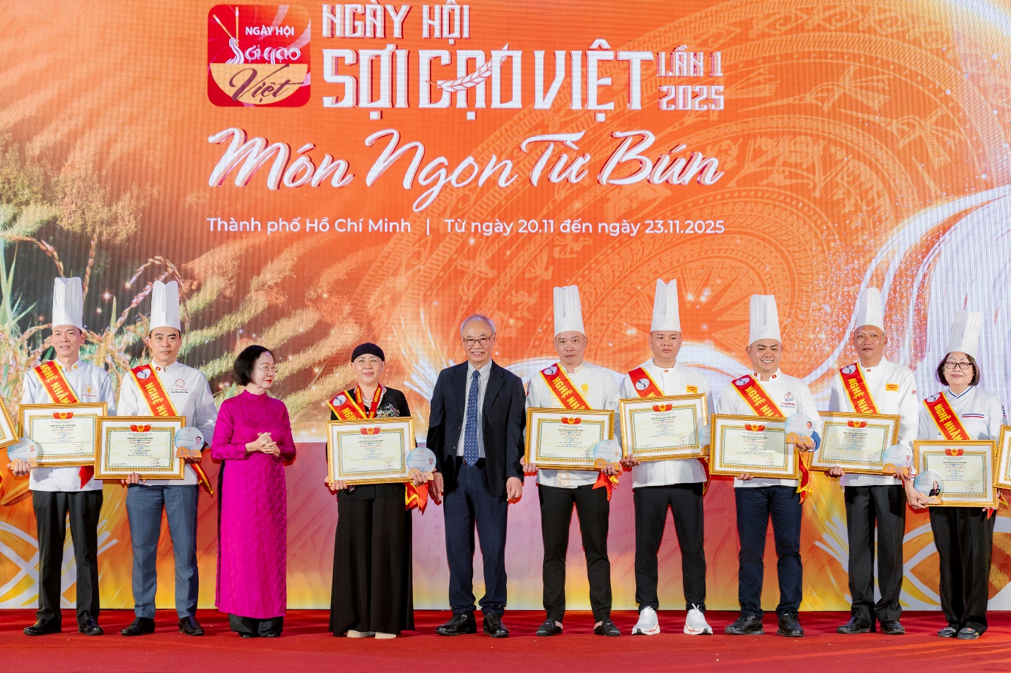 Hiệp hội Du lịch Việt Nam vinh danh Nghệ nhân Nghề bếp cho ông Phạm Hoài Nam - 4