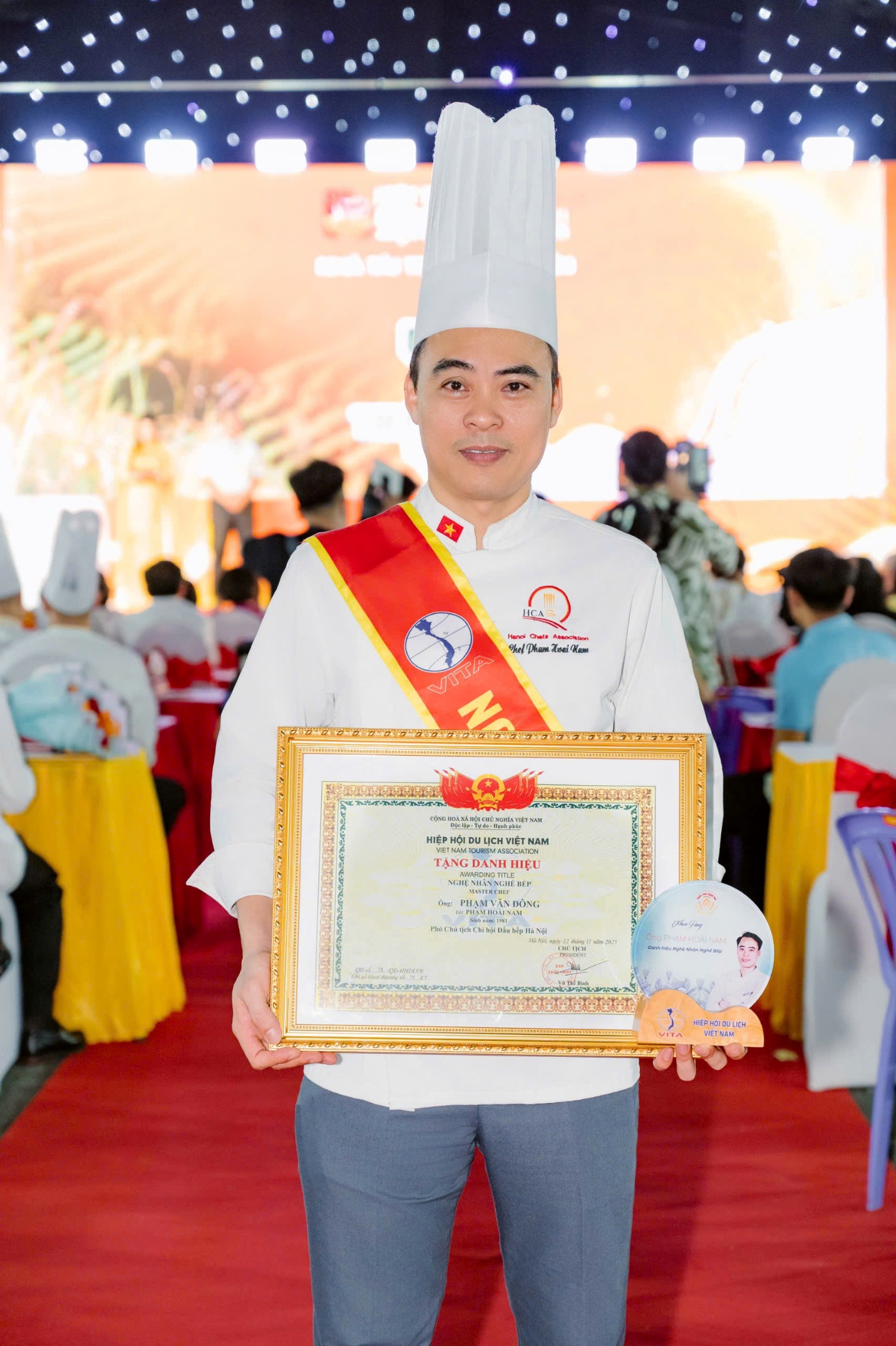 Hiệp hội Du lịch Việt Nam vinh danh Nghệ nhân Nghề bếp cho ông Phạm Hoài Nam - 1