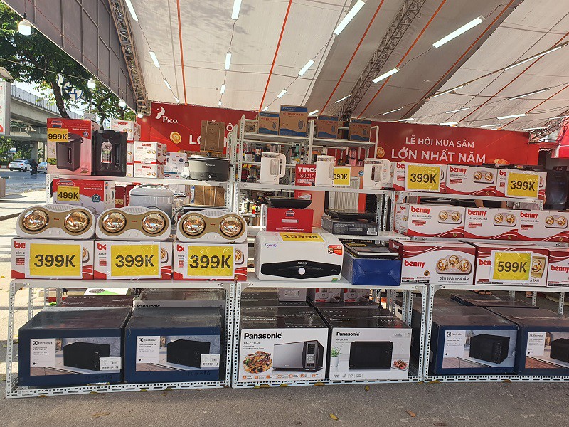 Loạt siêu thị điện máy giảm giá đến 70% dịp Black Friday, tivi càng to càng giảm mạnh - 4