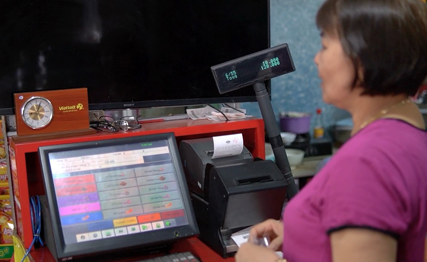Bà chủ tiệm tạp hóa 30 năm ở Cần Thơ: “Bán kèm xổ số Vietlott giúp việc kinh doanh tốt hơn” - 3