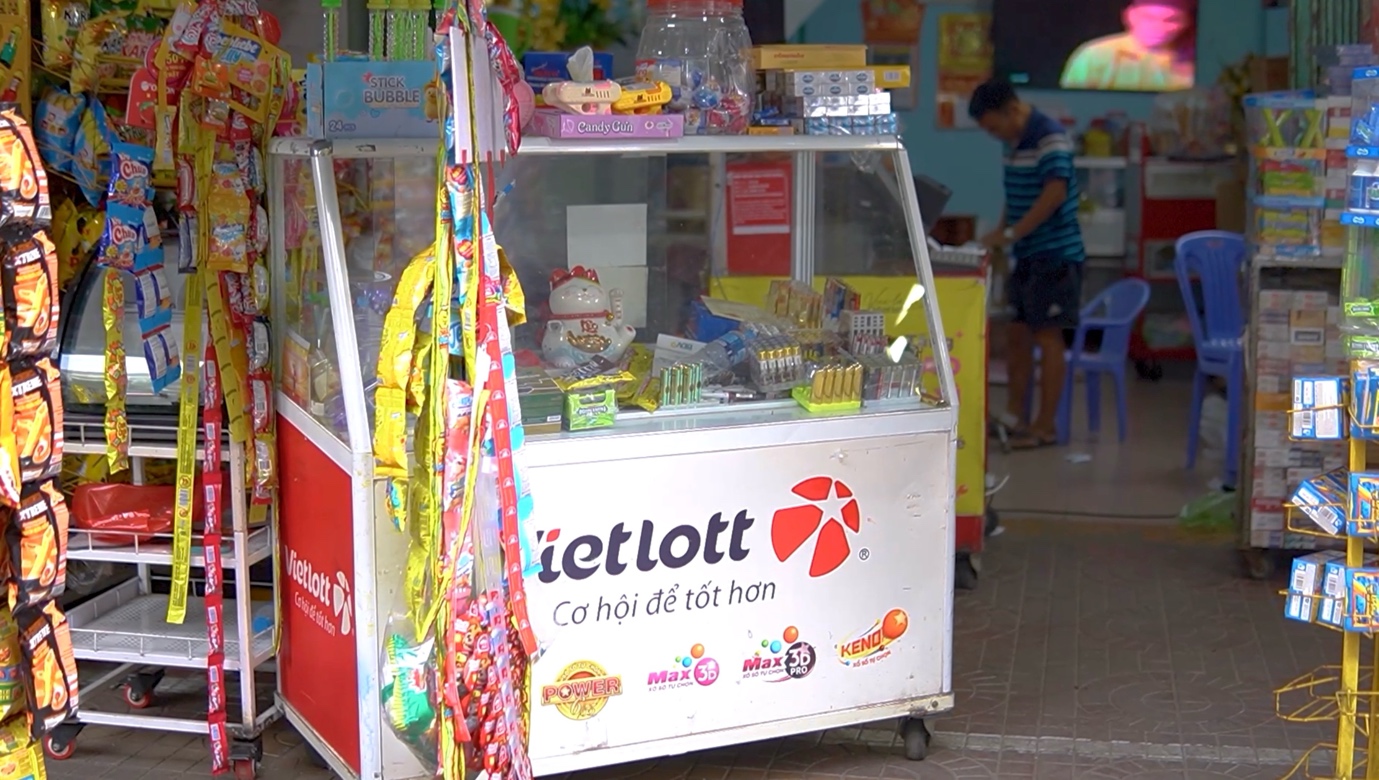 Bà chủ tiệm tạp hóa 30 năm ở Cần Thơ: “Bán kèm xổ số Vietlott giúp việc kinh doanh tốt hơn” - 2