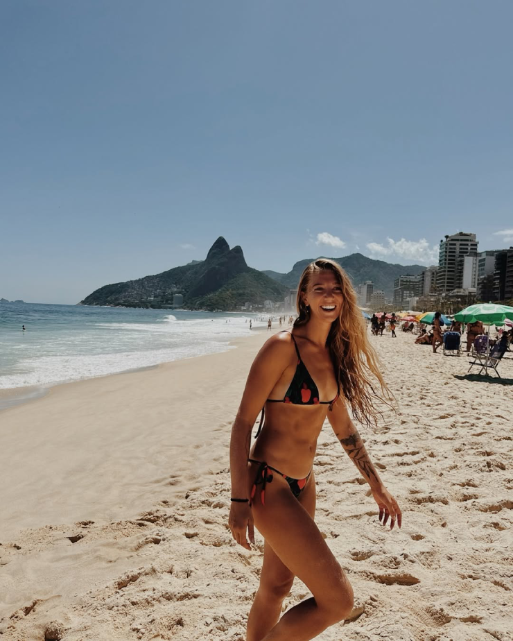 Nữ VĐV bóng chuyền "thả rông" hoàn toàn giữa thiên nhiên, hút hàng nghìn lượt xem - 5