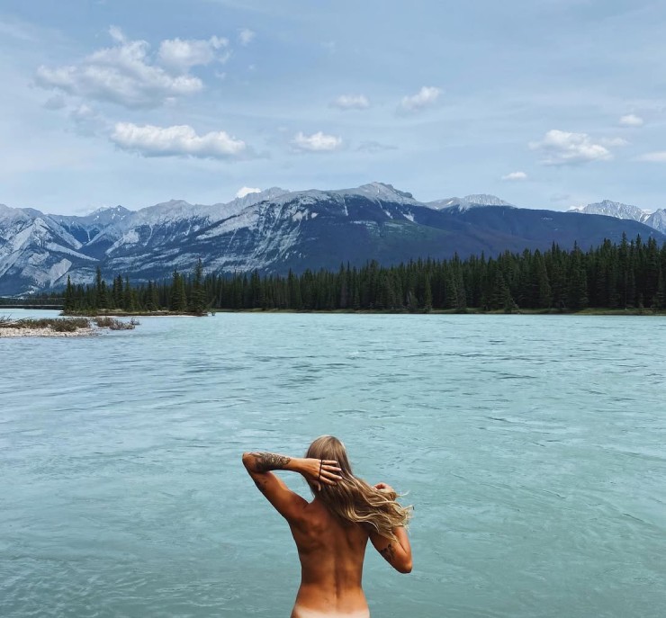 Nữ VĐV bóng chuyền "thả rông" hoàn toàn giữa thiên nhiên, hút hàng nghìn lượt xem - 2