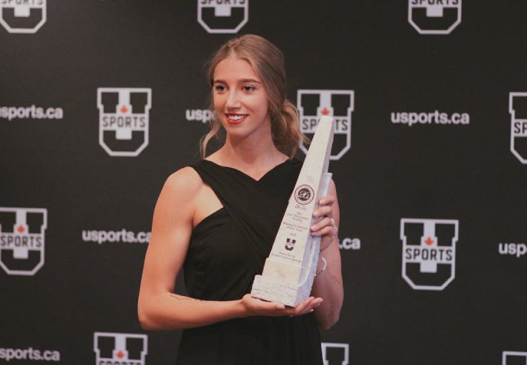 Nữ VĐV bóng chuyền "thả rông" hoàn toàn giữa thiên nhiên, hút hàng nghìn lượt xem - 7