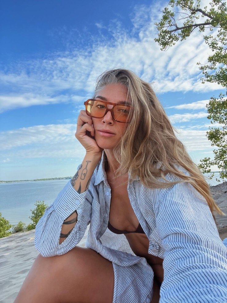 Nữ VĐV bóng chuyền "thả rông" hoàn toàn giữa thiên nhiên, hút hàng nghìn lượt xem - 9