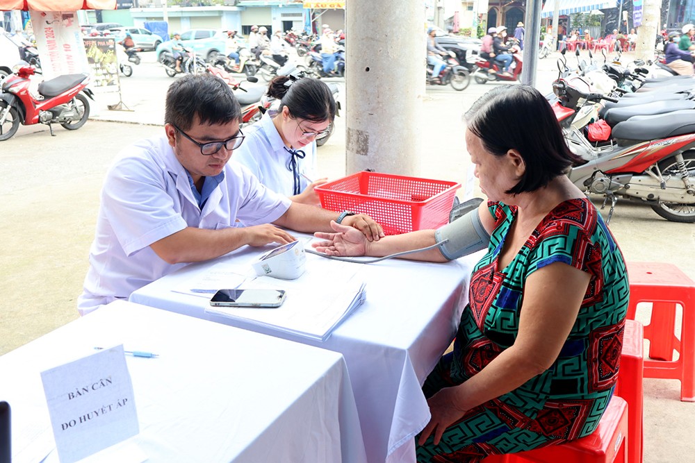 Tầm soát bệnh sớm và tiêm chủng: Hai mảnh ghép sống khỏe của người cao tuổi - 5