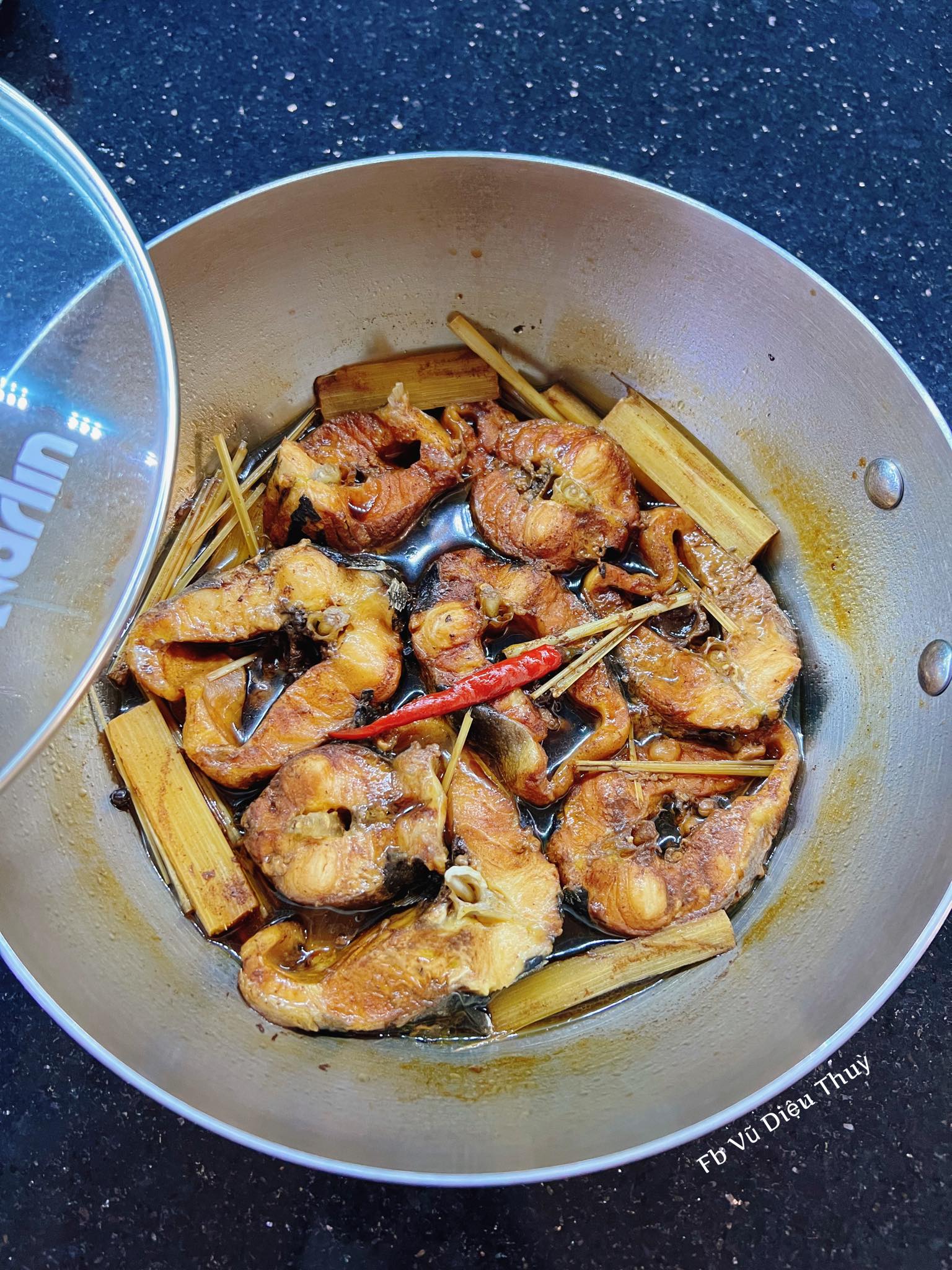 Muốn kho cá ngon nhất định phải có nguyên liệu rẻ tiền này - 4