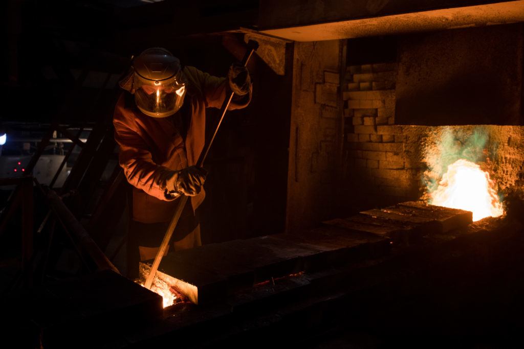 Đổ xô đầu tư vào nhà máy tinh luyện đồng 1,7 tỷ USD: Dư cung toàn cầu sắp chấm dứt? - 1