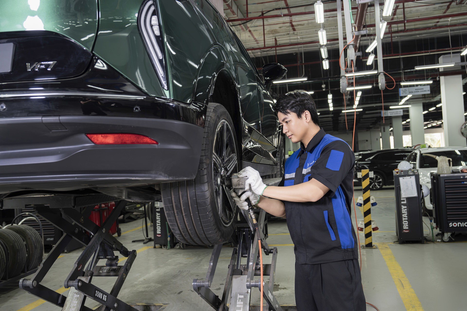 VinFast khai trương Xưởng dịch vụ thứ 350 - Sở hữu mạng lưới hậu mãi lớn nhất Việt Nam - 3