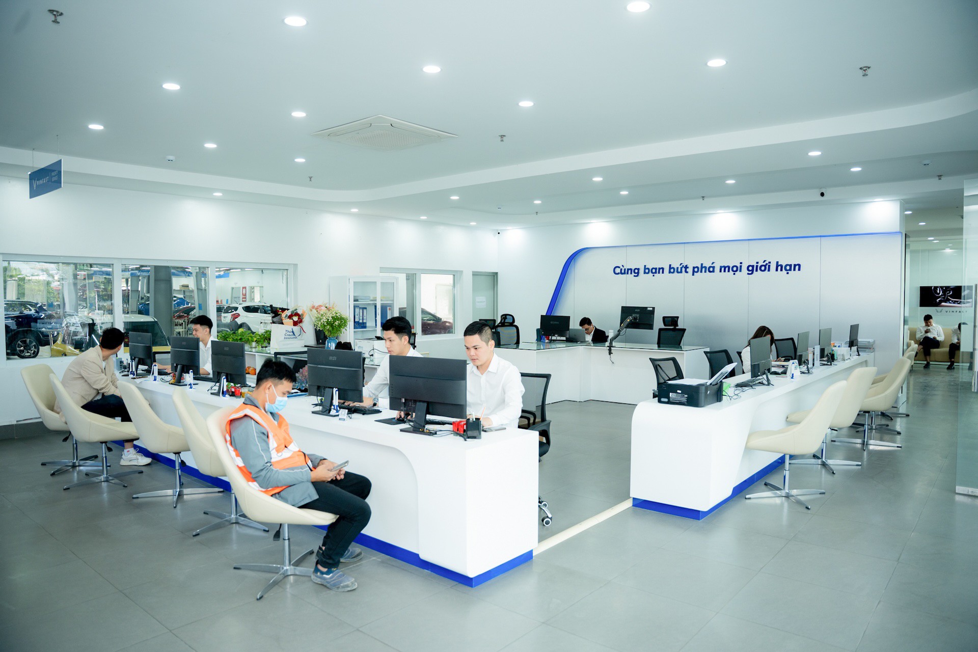 VinFast khai trương Xưởng dịch vụ thứ 350 - Sở hữu mạng lưới hậu mãi lớn nhất Việt Nam - 4