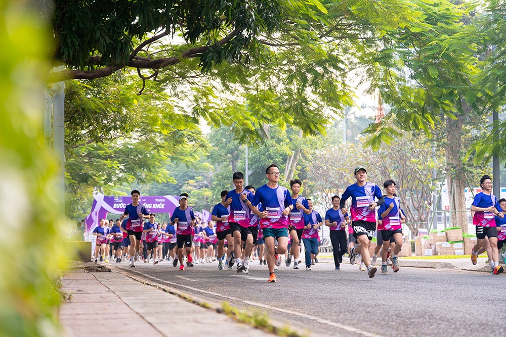 Sinh viên và cộng đồng chạy bộ cả nước trao cơ hội tầm soát ung thư cho phụ nữ yếu thế - 3