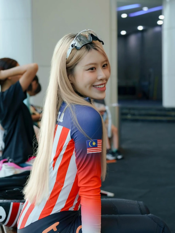 Nữ thần trượt băng Malaysia cực xinh đẹp, hứa hẹn gây bão ở SEA Games 2025 - 11