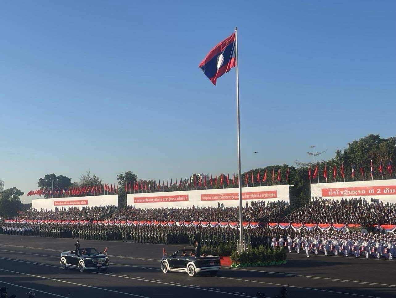 Xe điện Việt Nam nổi bật tại lễ diễu binh, diễu hành kỷ niệm Quốc khánh Lào - 2