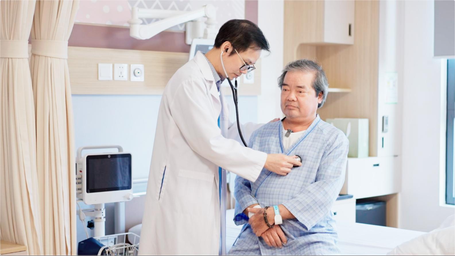 Khôi phục dòng máu nuôi tim cho bệnh nhân bị tái hẹp stent nghiêm trọng - 1