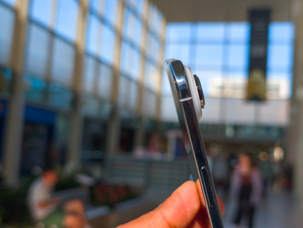 Người tiêu dùng ngày càng thích smartphone cồng kềnh? - 1