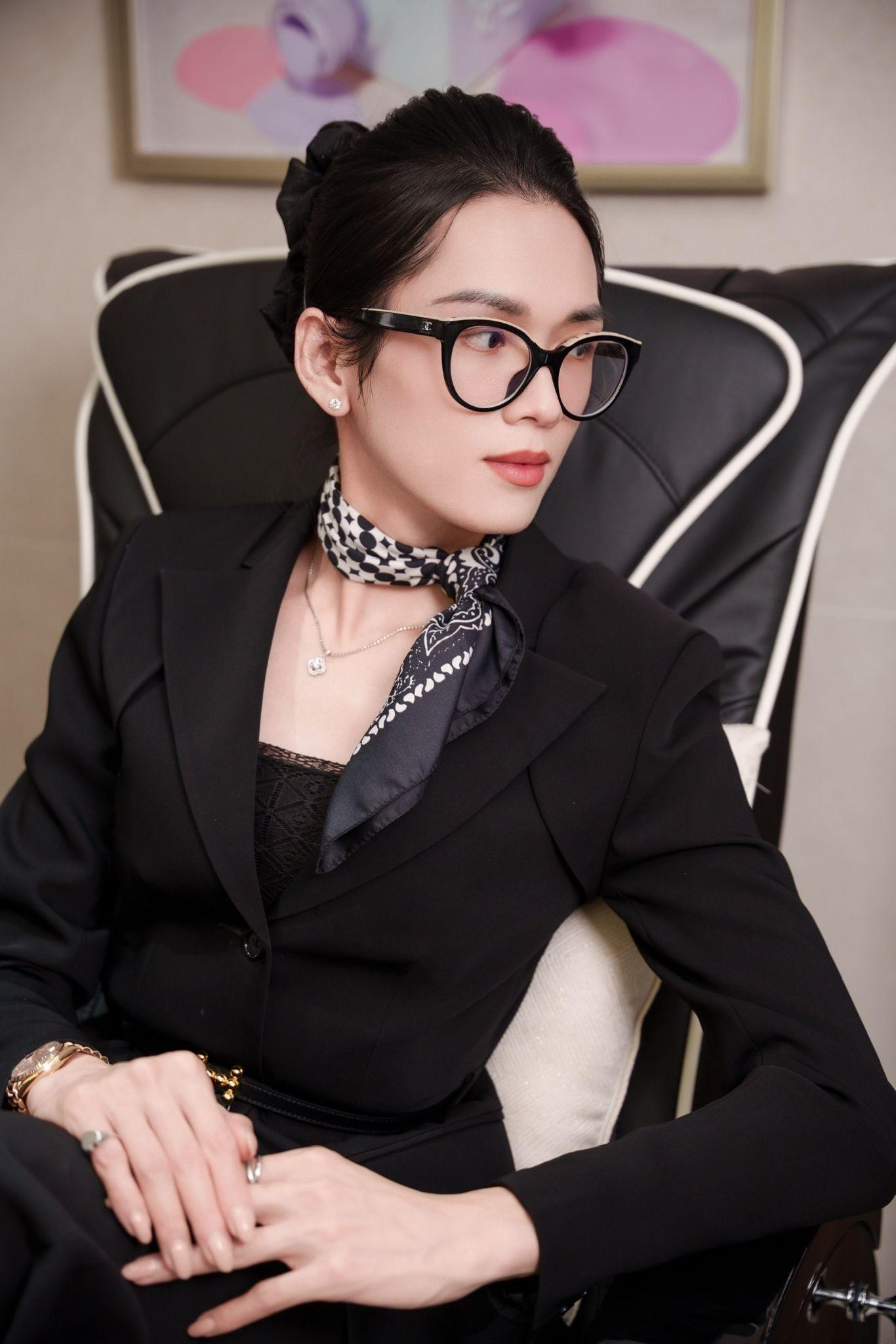 Thạc sĩ Mỹ bỏ vùng an toàn về Việt Nam “startup” ngành làm đẹp: “Con người phải trải qua giông bão mới có thể hoá bướm” - 2