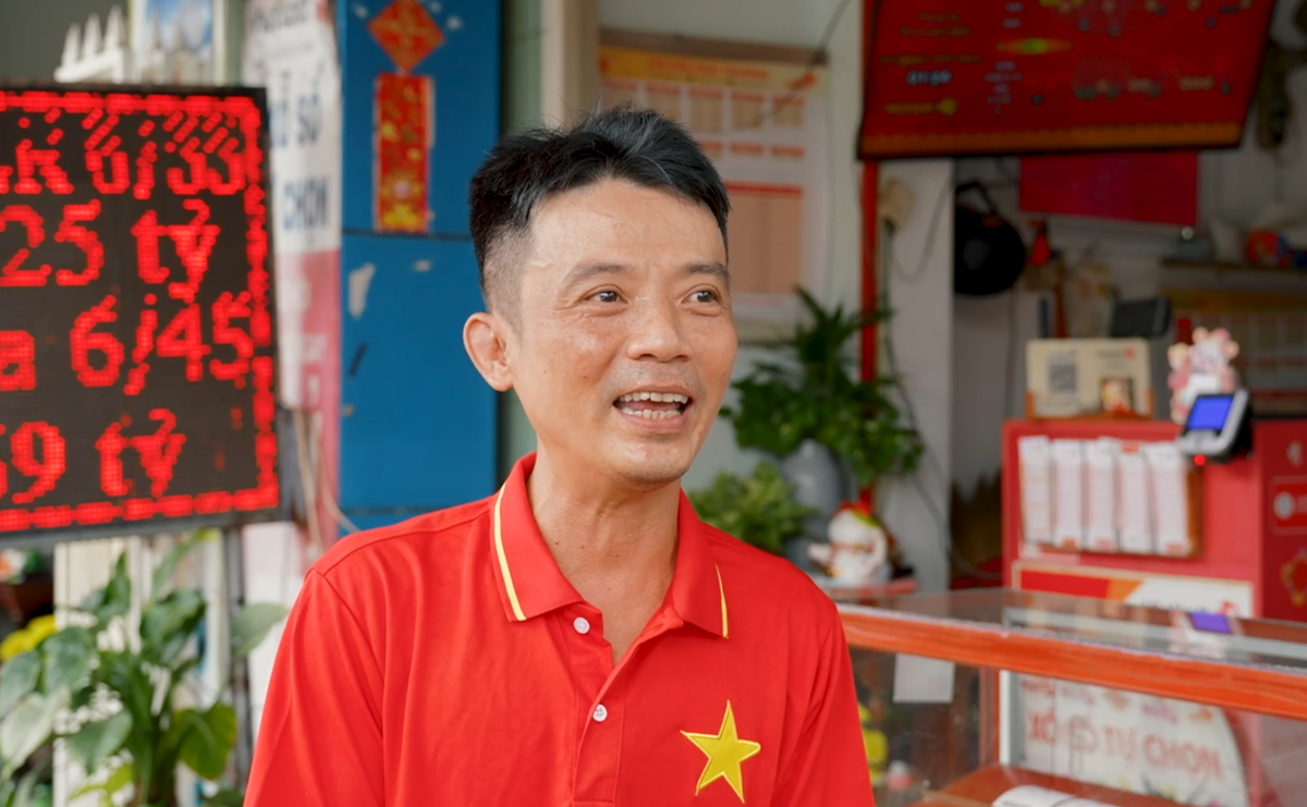 Chủ điểm sửa điện thoại chuyển hướng bán vé số Vietlott: “Bán cái này vui lắm!” - 2