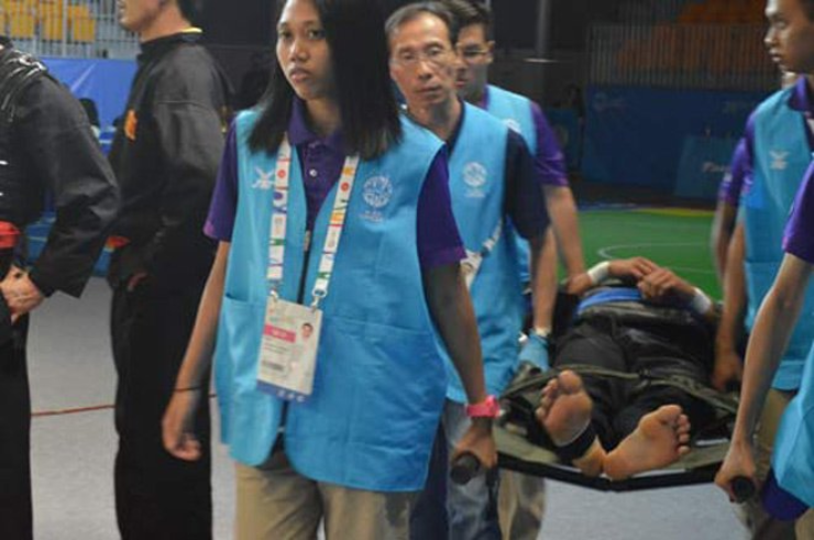 Scandal "ao làng" SEA Games: Thi đi bộ mà chạy giật HCV, giả vờ ngất để vô địch - 2