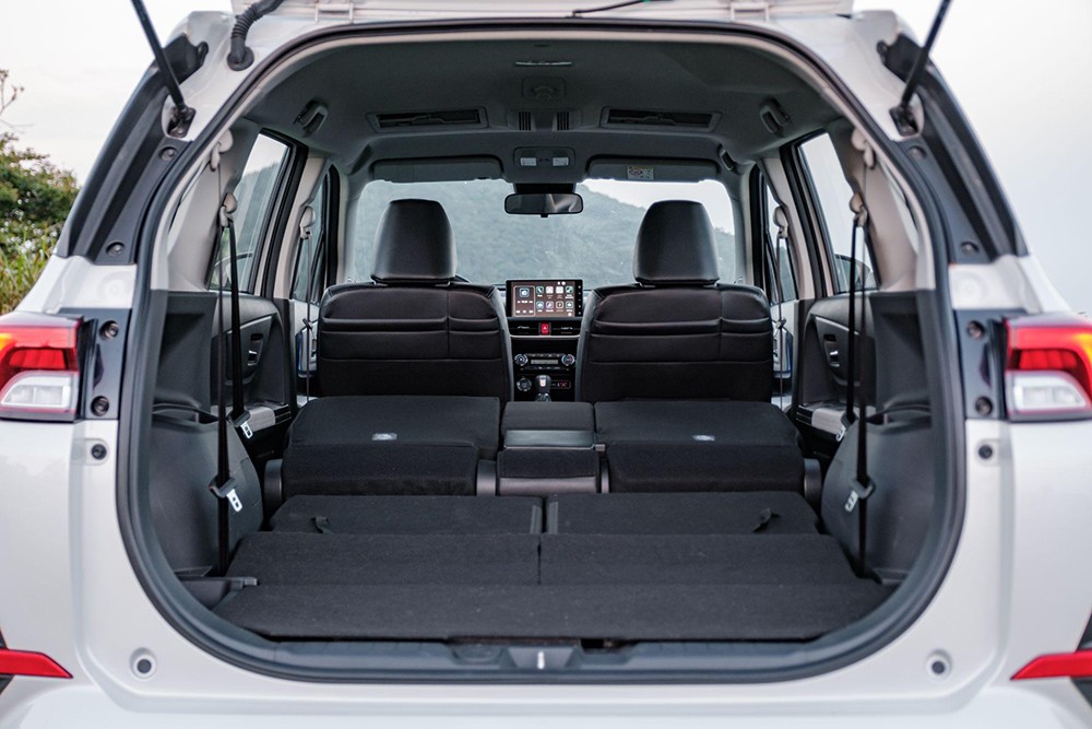 Veloz Cross khuyến mại lớn tháng cuối năm 2025 - 3