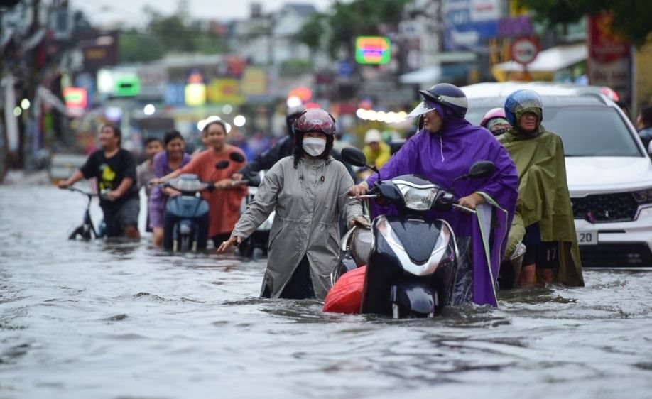 Nhẹ gánh âu lo nhờ có MB bảo vệ nguồn thu nhập mùa bão - 1