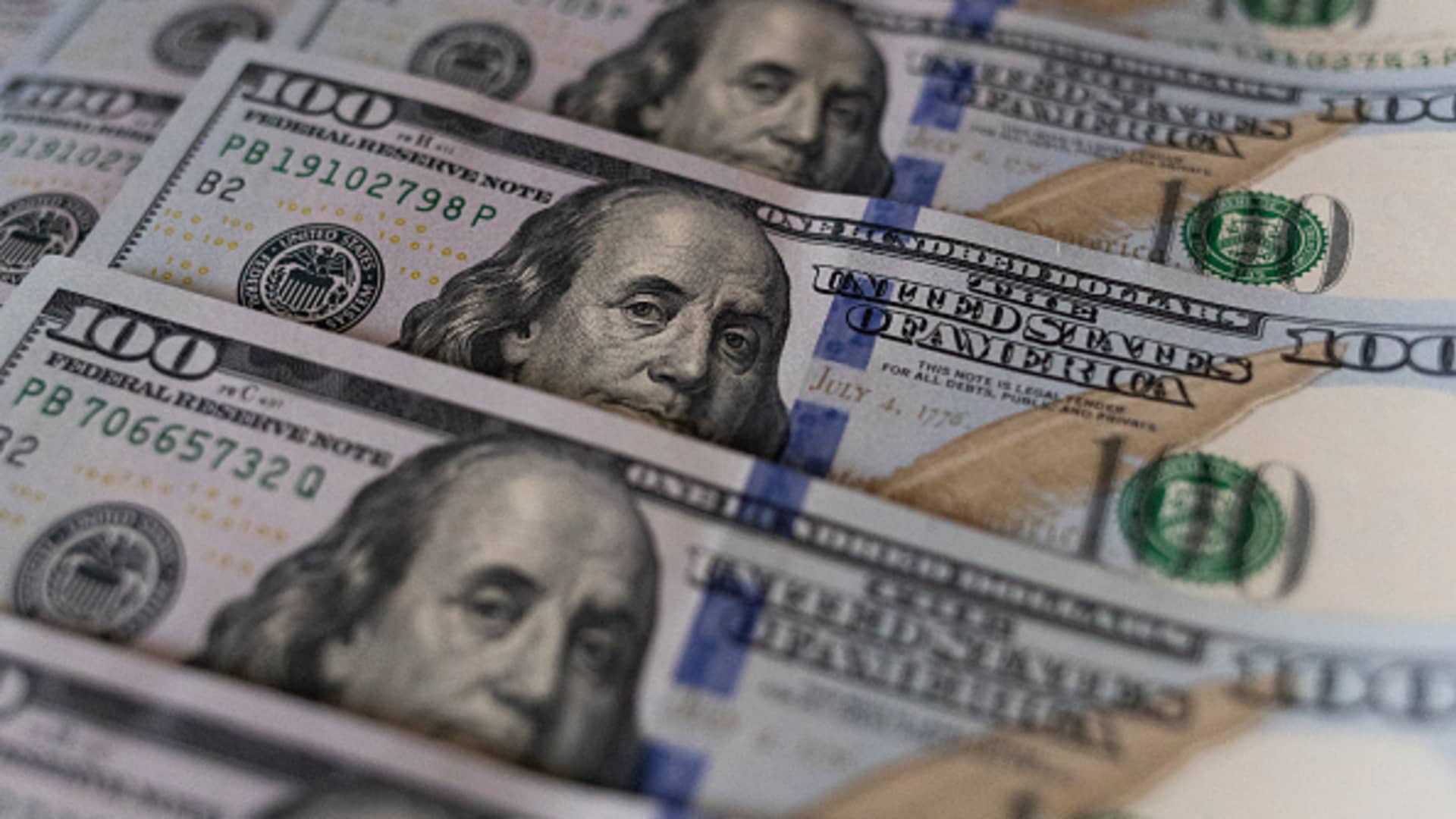 Đồng USD hạ nhiệt trước thềm quyết định lãi suất của Fed - 1