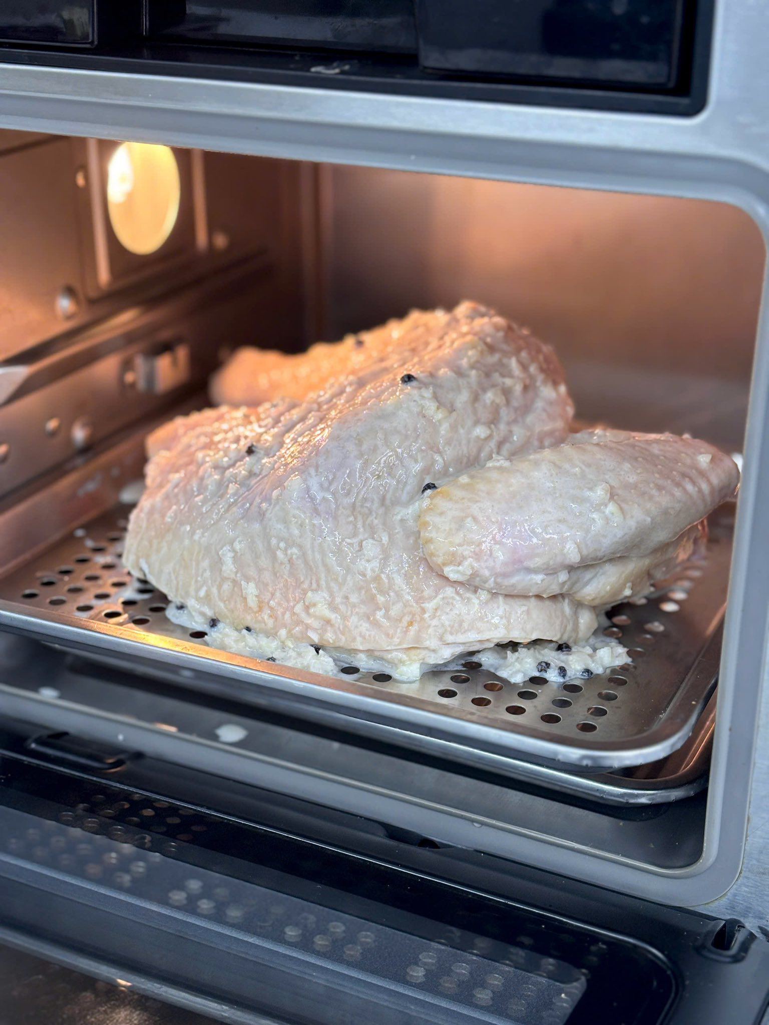 Gà nướng với thứ này đặc biệt thơm ngon, càng ăn càng cuốn - 2