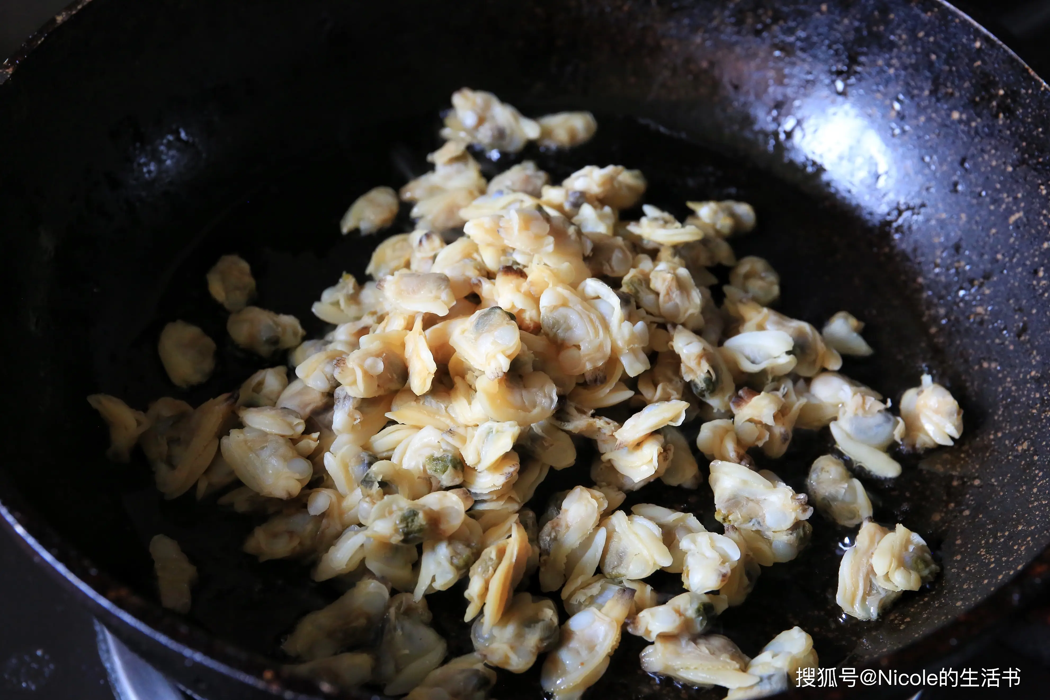 Nghêu xào hẹ, món nhậu dân dã ngon quên lối về - 2