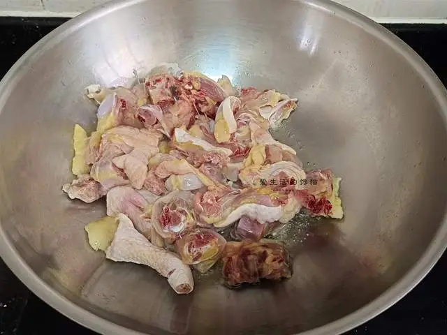 Vỏ sầu riêng tưởng bỏ đi, dùng nấu canh gà ngon không tưởng - 3