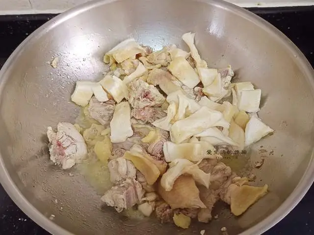 Vỏ sầu riêng tưởng bỏ đi, dùng nấu canh gà ngon không tưởng - 4