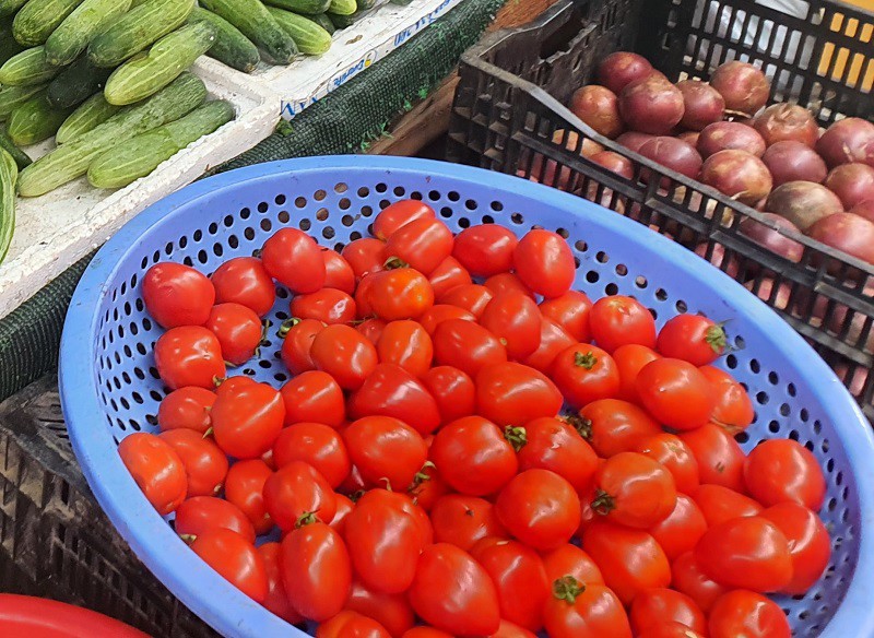 Loại quả đầu năm có giá chỉ 2.000 đồng/kg, giờ đắt hơn hoa quả nhập khẩu, bà nội trợ choáng váng - 1