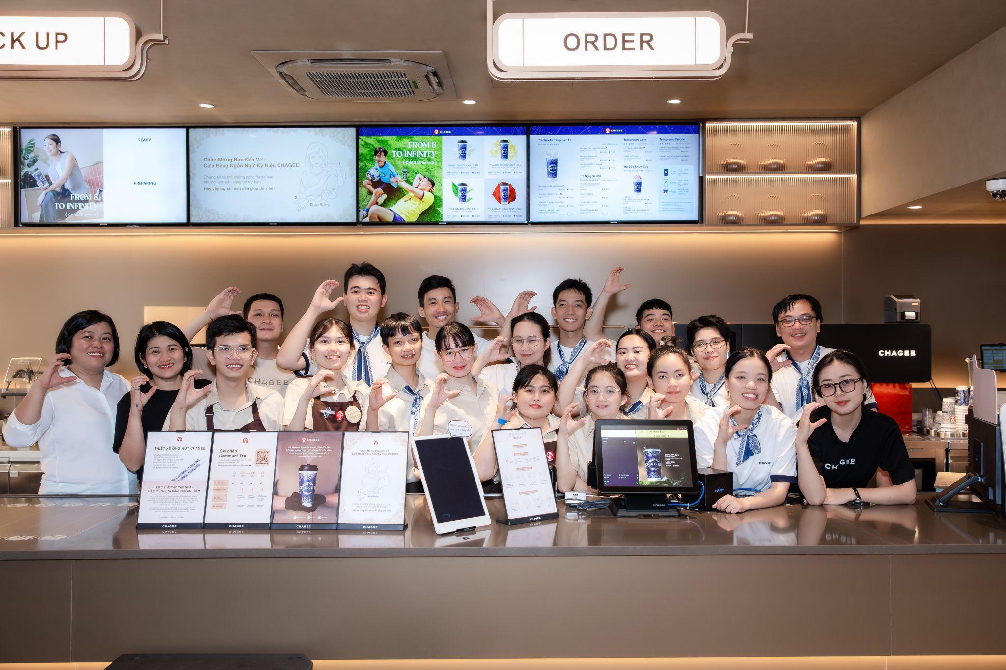 Cửa hàng Ngôn ngữ ký hiệu: Khi sự tĩnh lặng “pha” nên những niềm vui trọn vẹn - 3