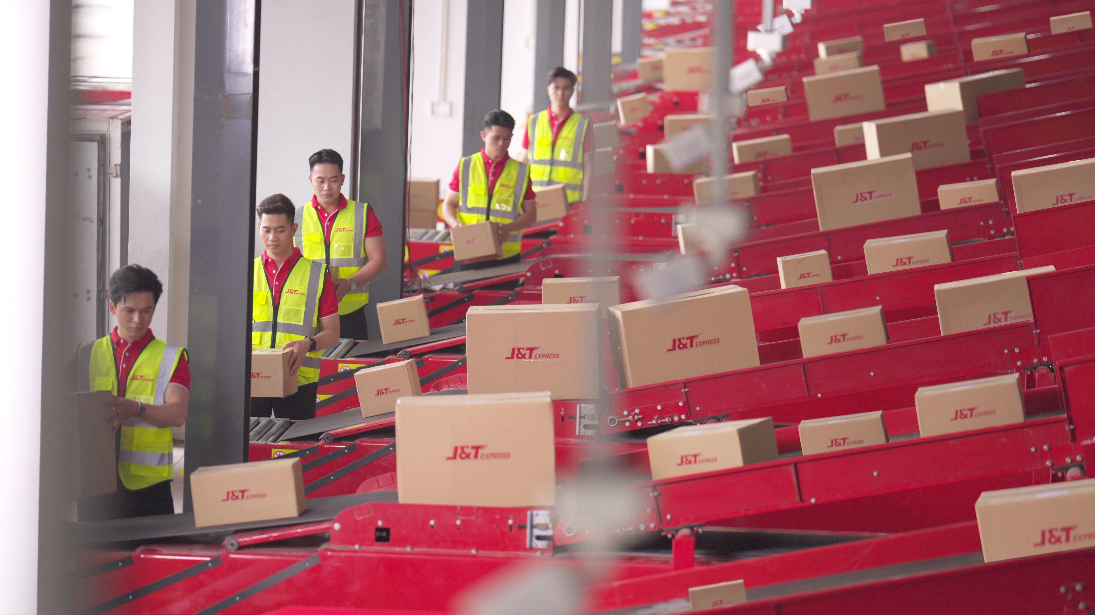 J&T Express tăng cường vận hành, đáp ứng nhu cầu bùng nổ dịp cuối năm - 1