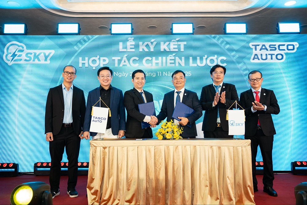 Geely Việt Nam mạnh tay "chơi lớn" cuối năm: Mua xe – trúng xe, hoàn thiện mạng lưới đại lý toàn quốc - 4