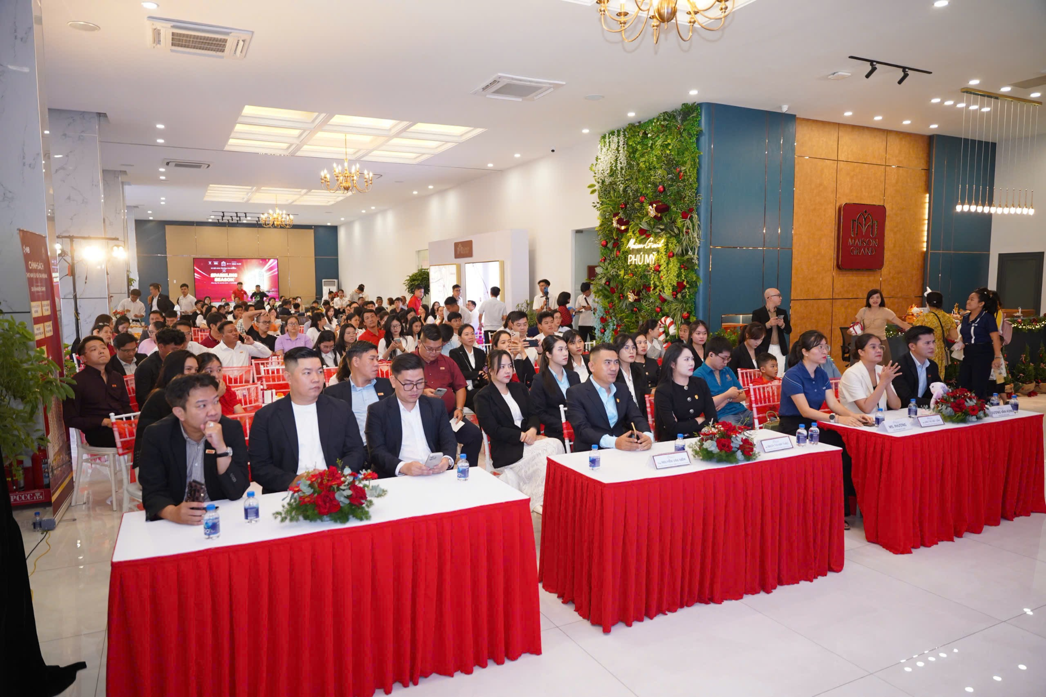 Hàng trăm khách hàng tham dự sự kiện khai trương căn hộ mẫu 1PN+ dự án Maison Grand - 2